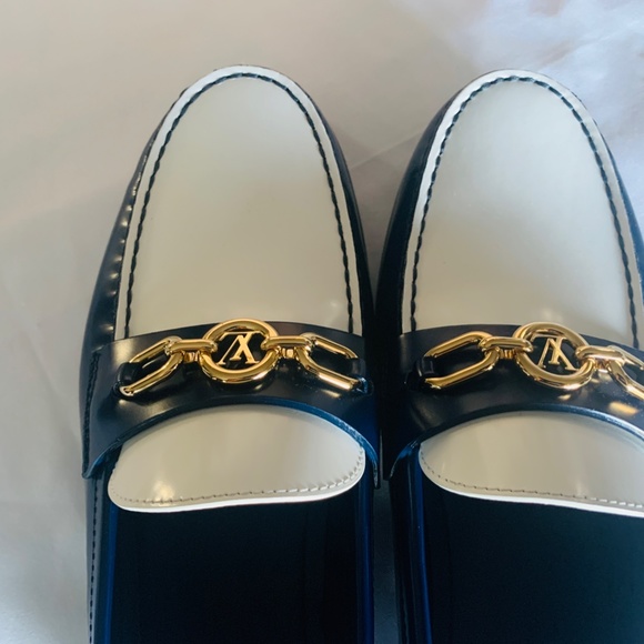 BRAND NEW Louis Vuitton Plain Toe Chain Leather Blue and White Loafer - Picture 2 of 13